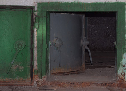 В Харькове воры сняли бронированную дверь с бомбоубежища