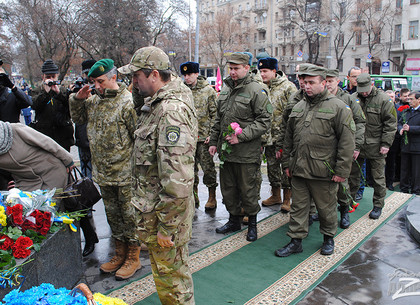 Харьковчане почтили память героев Небесной Сотни и воинов, погибших в зоне АТО (ФОТО)