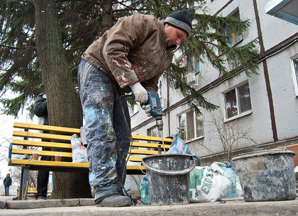 В Харькове продолжают ремонтировать подъезды