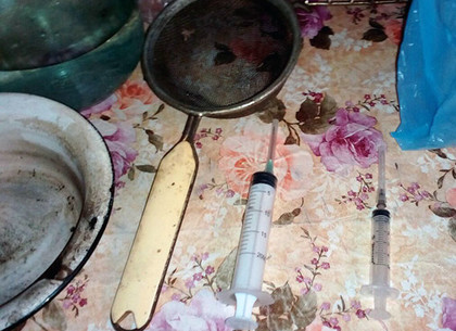 Житель Харьковщины устроил наркопритон в собственной квартире (ФОТО)