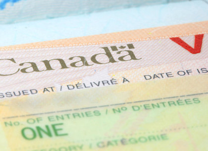 Канада вводит многократные визы для украинцев на 10 лет