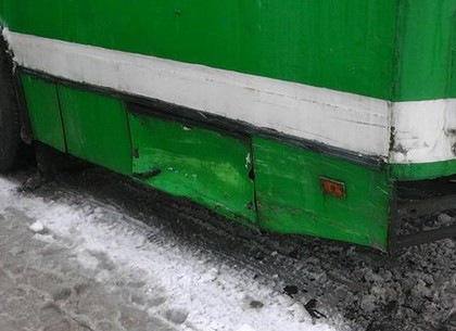 На Рогани троллейбус попал в тройное ДТП (ФОТО)