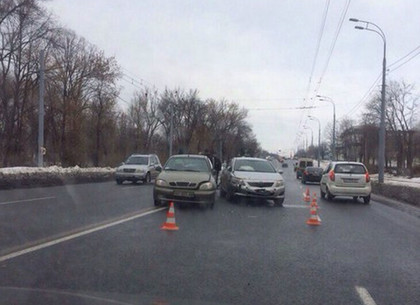 Из-за аварии на Сумской образовалась пробка (ФОТО)