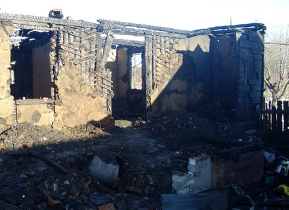 Ночью под Харьковом сгорело два дома, есть погибшие