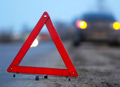 На трассе под Харьковом столкнулись иномарка и автобус: погиб мужчина