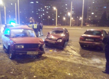 Тройное ДТП на Алексеевке: пьяный водитель Lanos совершил шальной маневр (ФОТО)