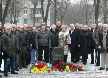 Во Фрунзенском районе возложили цветы к памятнику чернобыльцам