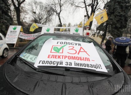 Электромобили подешевеют: Порошенко подписал закон об отмене импортной пошлины