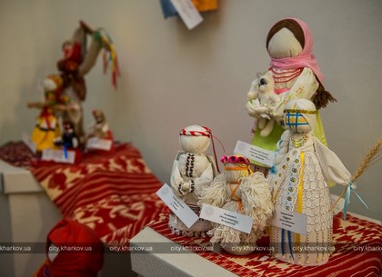В Харькове проходит выставка кукол-мотанок (ФОТО)