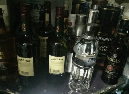 Харьковчане остались без элитного алкоголя и икры на Новый год (ФОТО)