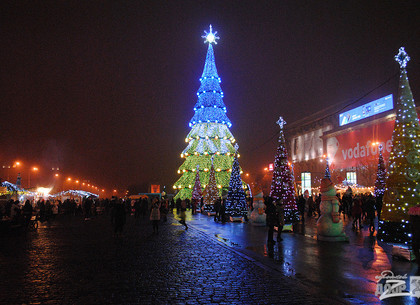 В субботу засверкают огнями две главные елки Харькова. Программа мероприятий