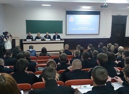Харьковские полицейские пошли на курсы английского