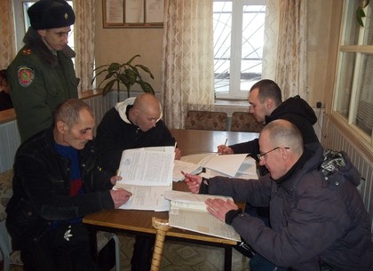 Полторы сотни осужденных выпустили из харьковских колоний
