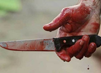 На Харьковщине мужчина с ножом порезал людей на автобусной остановке