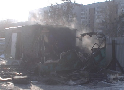 Пожар на Гагарина: в металлическом вагончике сгорели бездомные