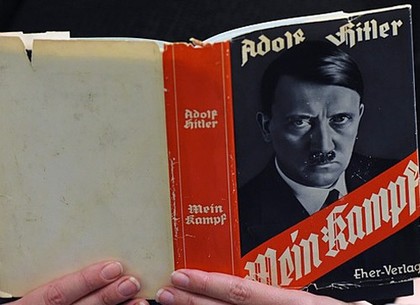 В Германии снова легально продают книгу Гитлера «Майн Кампф»