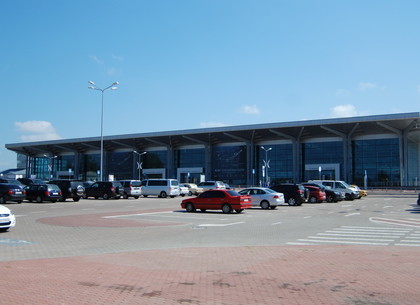 Харьковский аэропорт оштрафовали за дорогую парковку
