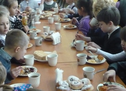 Что едят младшие школьники на бесплатный завтрак