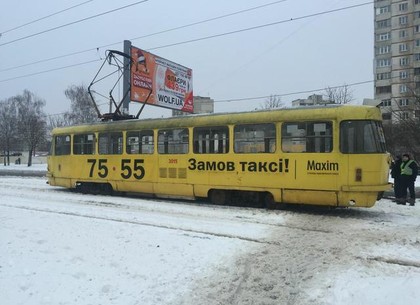 На Алексеевке парень попал под трамвай (ФОТО)
