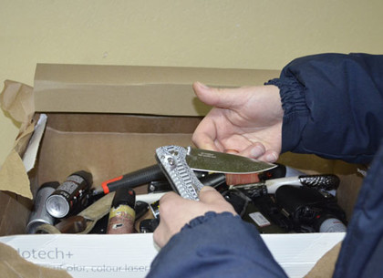 На антикоррупционный форум Саакашвили пришли с ножами и пистолетами (ФОТО)
