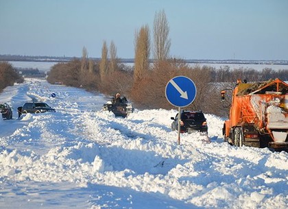 Из-за снегопада закрыты дороги госзначения в шести областях Украины