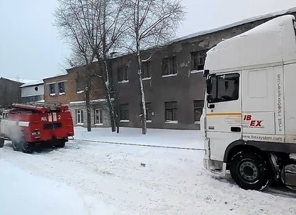 Как спасатели три грузовика из харьковских снегов доставали