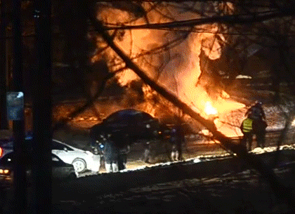 Ночью на Алексеевке сгорел автомобиль адвоката «Топаза» (ФОТО, ВИДЕО)