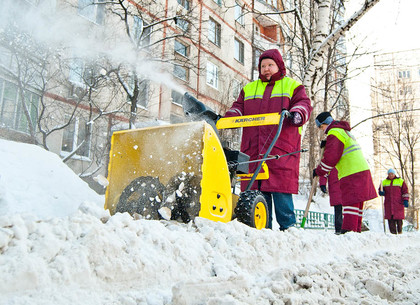 Харьков очищают от снега и льда