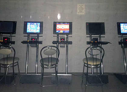В пригороде Харькова накрыли зал игровых автоматов