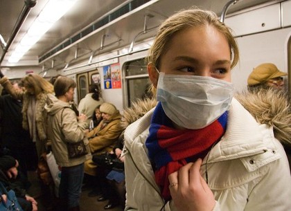 Харьковчане сметают из аптек маски и противовирусные препараты