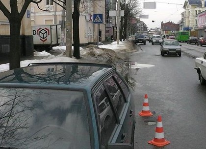 Около Харьковской облпрокуратуры сбили женщину (ФОТО)