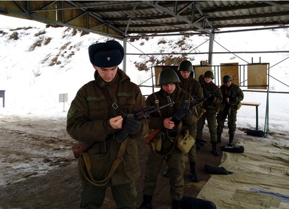 Харьковские нацгвардейцы поупражнялись в стрельбе (ФОТО)