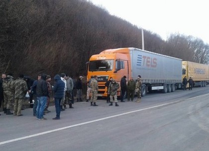 Российские дальнобойщики пытались блокировать дорогу на Чоп