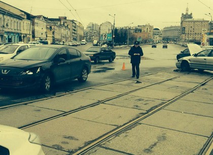 На Московском проспекте уже три часа стоят трамваи из-за ДТП (ФОТО, ВИДЕО)