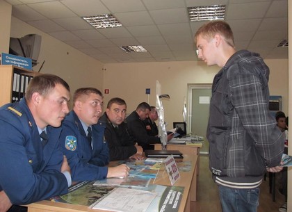 23 февраля Харьковский военкомат проведет ярмарку высокооплачиваемых вакансий