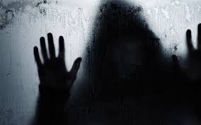 Жителей Пятихаток терроризируют неизвестные, которые ночью «ломятся» в окна