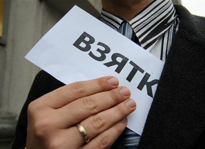 В Харькове в получении взятки подозревают сотрудника фискальной службы