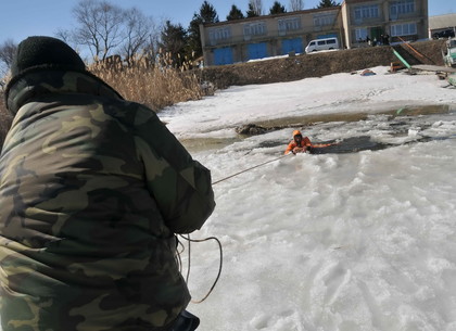 Спасатели призывают харьковчан не выходить на лед