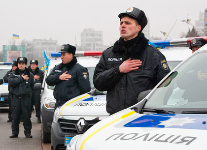 Инструктаж личного состава групп быстрого реагирования полиции на площади Свободы в Харькове
