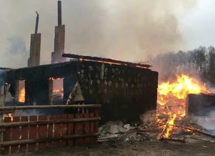 Короткое замыкание вызвало крупный пожар на Харьковщине (ФОТО)