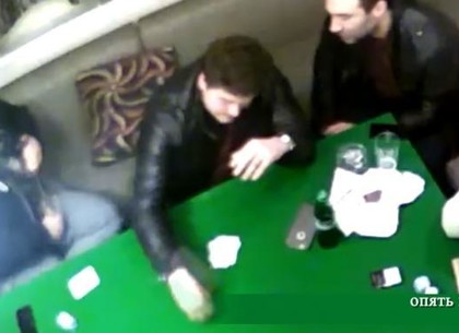 Сын Авакова отказался комментировать скандальное видео, где он проигрывает в покер тысячи гривен