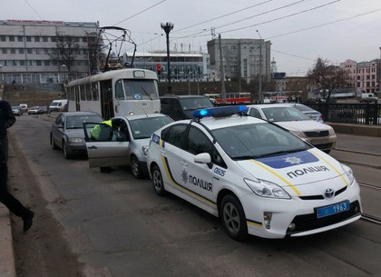 ДТП с участием харьковских патрульных на мосту над лодочной станцией (ФОТО)
