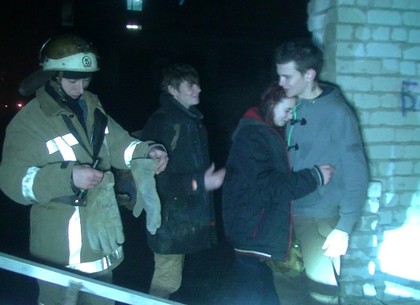 На Салтовке подростки забрались в подземный бункер и оказались в водяной ловушке (ВИДЕО, ФОТО)