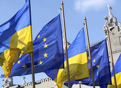 Украина не сможет присоединиться к ЕС и НАТО в течение 20 лет