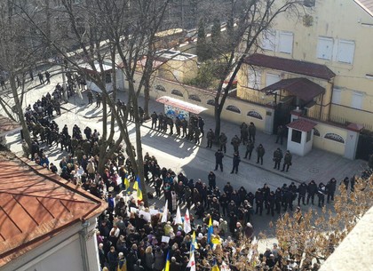 У Генконсульства РФ - самый массовый пикет в поддержку Савченко (ФОТО)