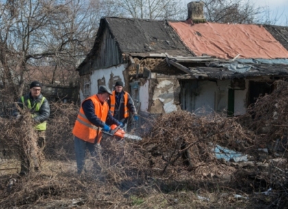 Частный сектор Харькова приводят в порядок к весне (ФОТО)