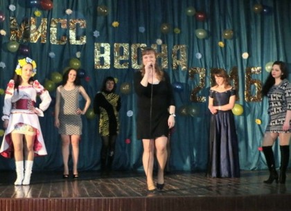 В Харькове в исправительной колонии выбирали «Мисс весна - 2016» (ФОТО)
