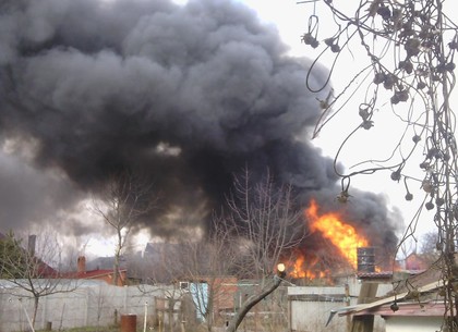 На Холодной Горе горели машины и хозяйственные постройки (ФОТО)