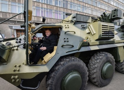 Порошенко вручил бойцам ВСУ новейшие образцы вооружения (ФОТО)