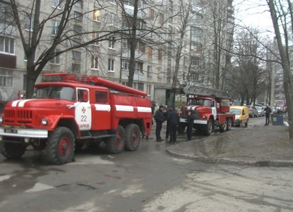 Двое мужчин погибли при пожаре в девятиэтажке на Салтовке (ФОТО, ВИДЕО)